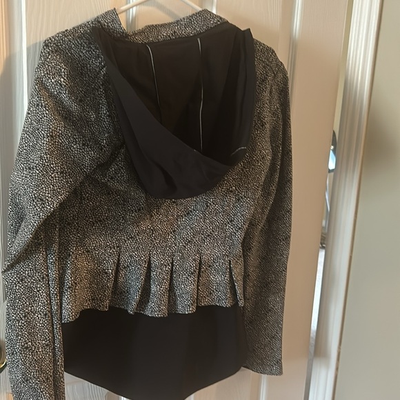 Lululemon jacket - Picture 4 of 4